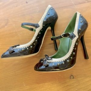 DSQUARED2 Mary Jane pumps—crocodile and suede with tassel bow detail